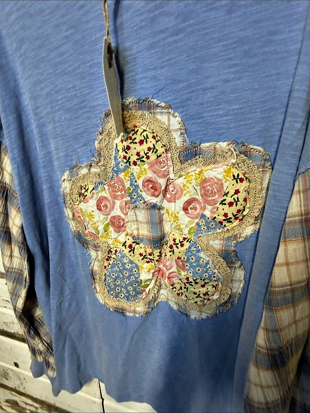 Easel Flower Patch Front Terry Knit Pullover Blue & Brown Medium ((025 - Picture 2 of 8
